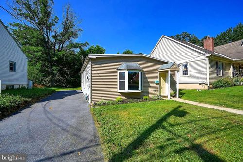 210 Noble St, LITITZ, PA, 17543-1212 | Card Image