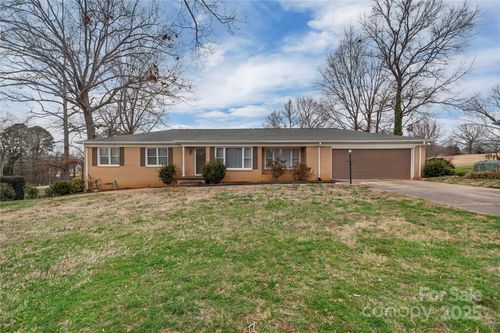 107 Pinelake Dr, Kings Mountain, NC, 28086-9402 | Card Image