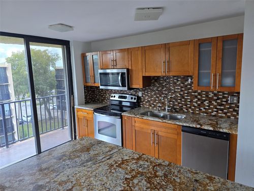 504-3590 Blue Lake Dr, Pompano Beach, FL, 33064-2063 | Card Image