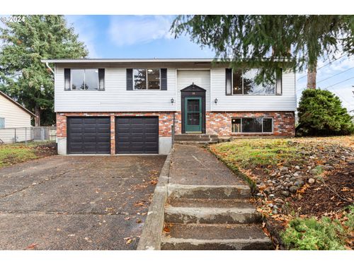 10 Ne 113th Pl, Portland, OR, 97220 | Card Image