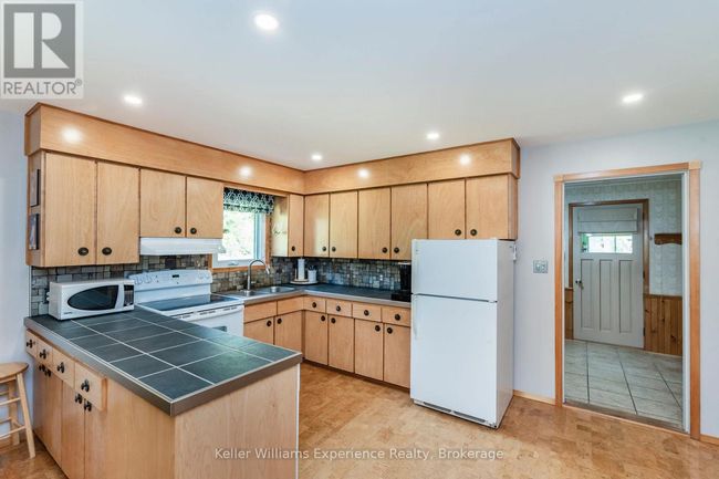 450 Concession 9 E, House other with 2 bedrooms, 2 bathrooms and 8 parking in Tiny ON | Image 8