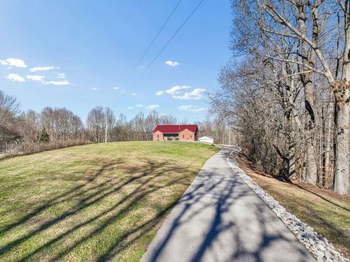 9200 Dobbs Cemetery Rd, Baxter, TN, 38544-4823 | Card Image
