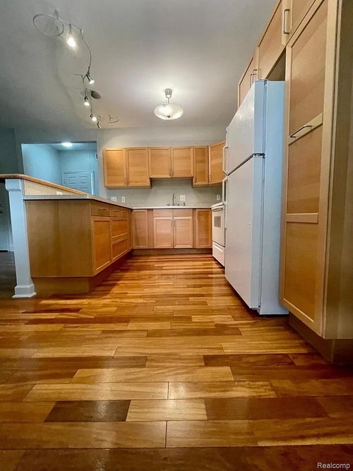 117 N Center St, Royal Oak, MI, 48067-1708 | Card Image