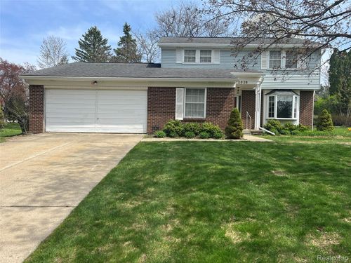2626 Gemini Dr, Lake Orion, MI, 48360-2731 | Card Image