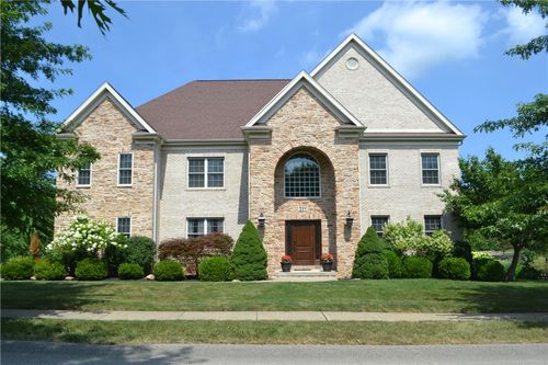 201 Emerson Pines Dr, Cranberry Twp, PA, 16066-3937 | Card Image