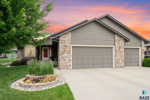 4912 E 42nd St, Sioux Falls, SD, 57110-4408 | Card Image