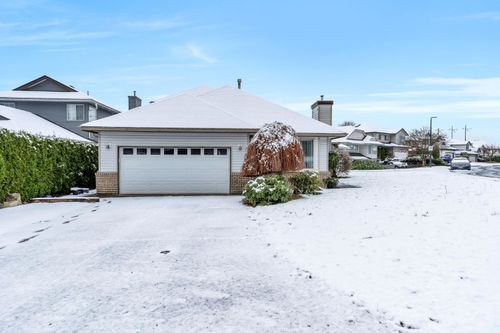 1372 Oxford St, Coquitlam, BC, V3E3G4 | Card Image