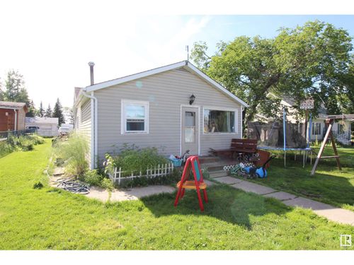 4722 53 St, Mayerthorpe, AB, T0E1N0 | Card Image