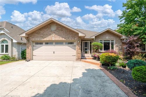 13 Loneoak Cres, Stoney Creek, ON, L8J2P4 | Card Image