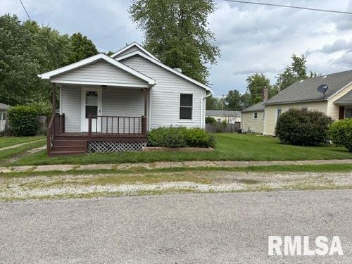 111 E Ebony St, Thayer, IL, 62689-1009 | Card Image