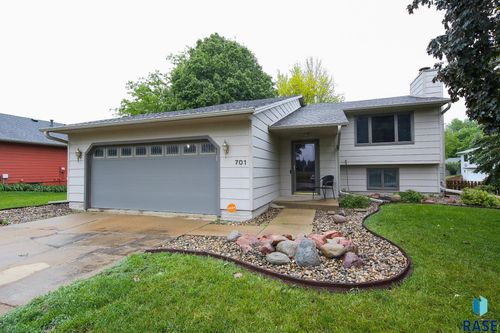 701 N Savannah Dr, Sioux Falls, SD, 57103-6612 | Card Image