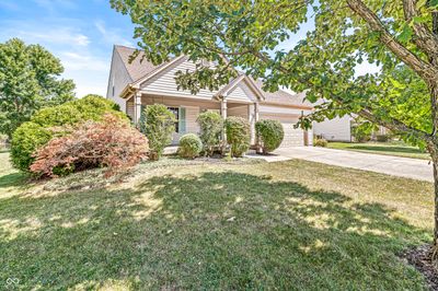 6725 Hollingsworth Drive, House other with 3 bedrooms, 2 bathrooms and null parking in Indianapolis IN | Image 2