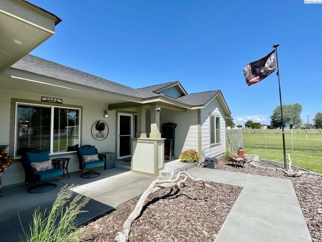 223108 E Perkins Rd, Home with 4 bedrooms, 4 bathrooms and null parking in Kennewick WA | Image 4