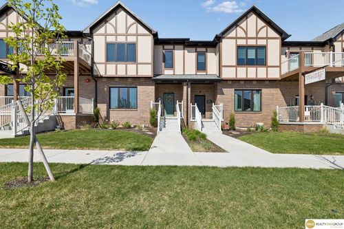 a-and-b-7165 Kentwell Ln, Lincoln, NE, 68516-6569 | Card Image