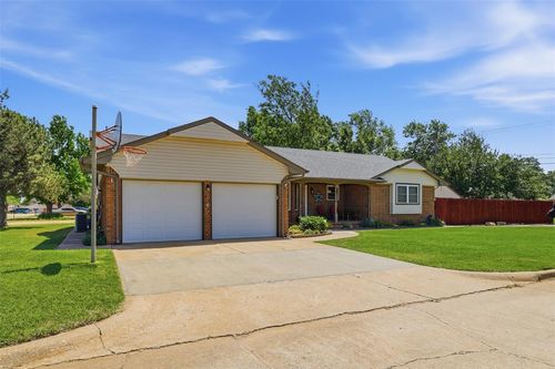 1321 S Oak St, Kingfisher, OK, 73750-4224 | Card Image