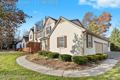 182 Barrington Cir, Lake Orion, MI, 48360-1329 | Card Image