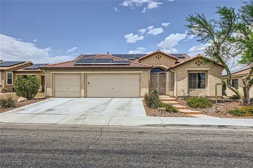 3220 W Hammer Ln, North Las Vegas, NV, 89031-3527 | Card Image