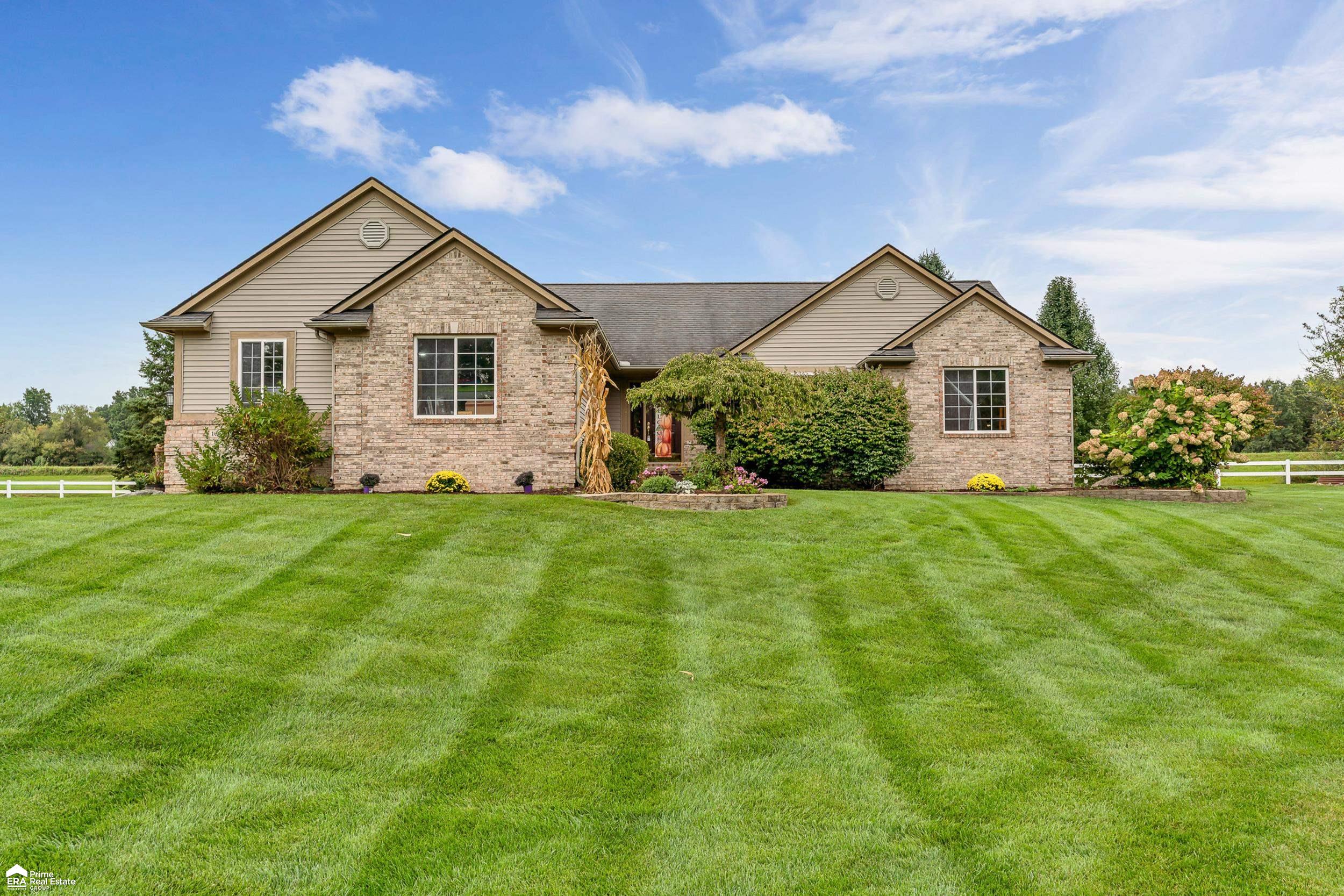 Horseshoe Trl, Linden, MI 48451