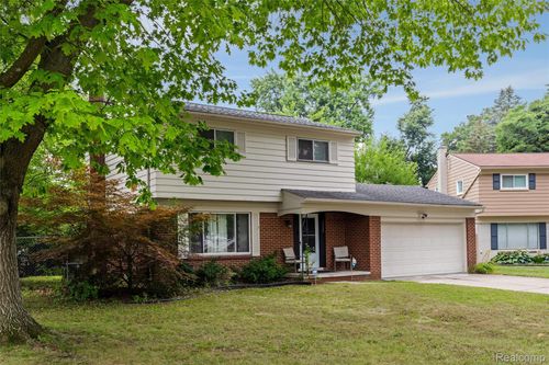 29239 Somerset Dr, Southfield, MI, 48076-1810 | Card Image