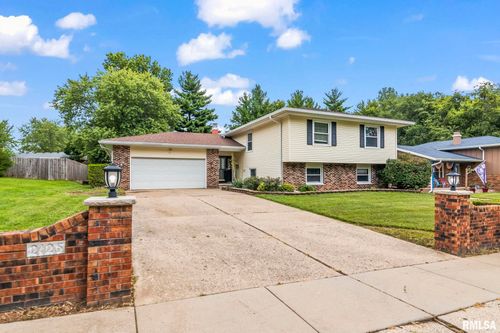 2125 Shabbona Dr, Springfield, IL, 62702-1338 | Card Image