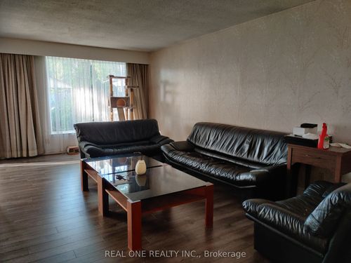 upper-9 Lisburn Cres, North York, ON, M2J2Z4 | Card Image