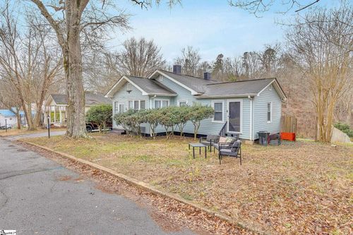 33 School St, Enoree, SC, 29335-2932 | Card Image