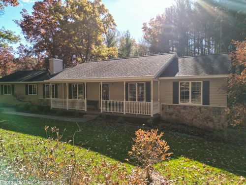 8110 S Basswood Dr, Newaygo, MI, 49337-9284 | Card Image