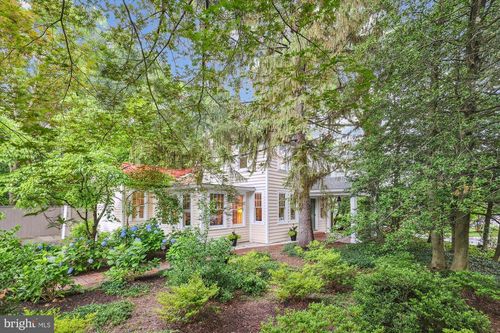 300 E Broad St, FALLS CHURCH, VA, 22046-3503 | Card Image