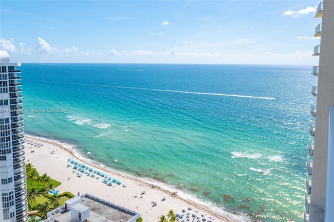 2906 - 16699 Collins Ave, Condo with 3 bedrooms, 2 bathrooms and null parking in Sunny Isles Beach FL | Image 1