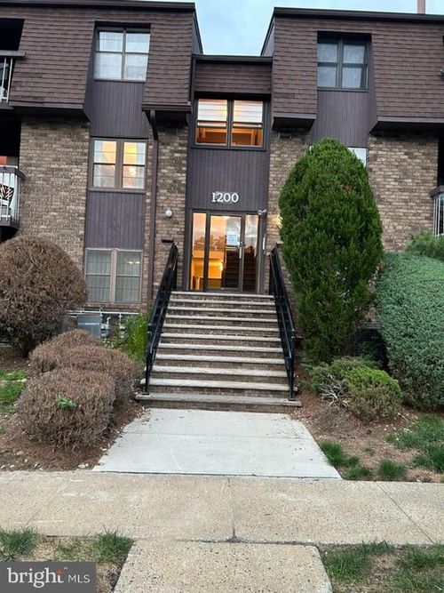 1231 Country Mill Dr, East Windsor, NJ, 08512-2203 | Card Image