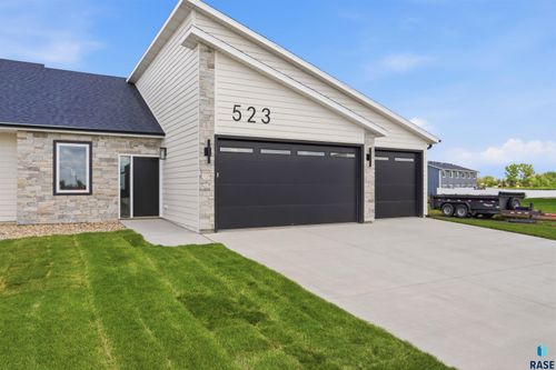 523 Bunyan Dr Drive, Harrisburg, SD, 57032 | Card Image