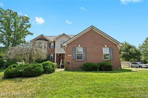 20077 Dovetail Dr, Brownstown Twp, MI, 48183-1116 | Card Image