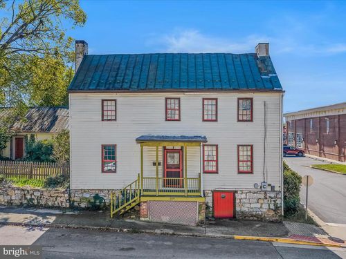 309 W Liberty St, CHARLES TOWN, WV, 25414-1521 | Card Image