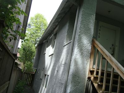 2645 W 6th Ave, House other with 5 bedrooms, 2 bathrooms and null parking in Vancouver BC | Image 3