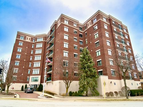 802-201 N Vail Avenue, Arlington Heights, IL, 60004 | Card Image