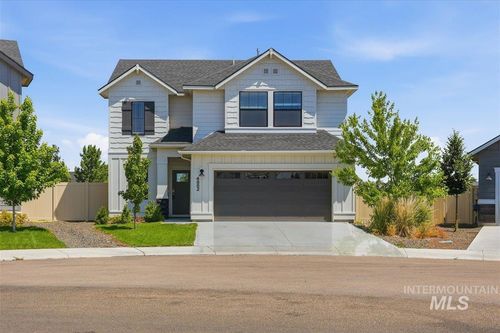 4882 W Lesina St, Meridian, CA, 92835-1840 | Card Image