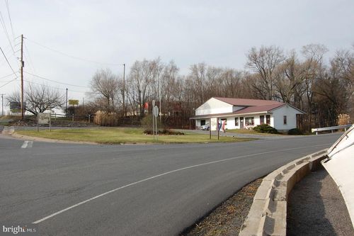 5784 Old Route 22, SHARTLESVILLE, PA, 19554-7017 | Card Image