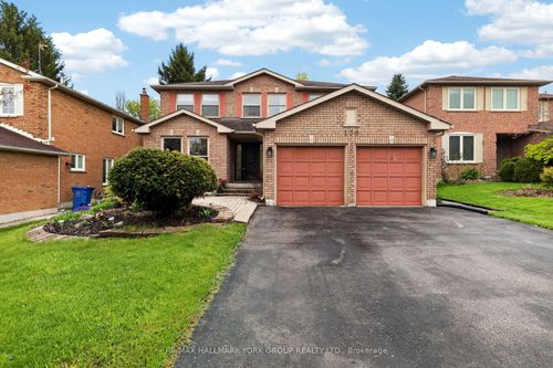 136 Nelson Cir, Newmarket, ON, L3X1R3 | Card Image