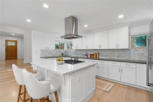 5732 Wilbur Ave, Tarzana, CA, 91356 | Card Image