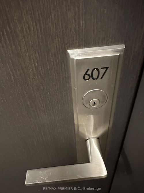 607-9000 Jane St, Vaughan, ON, L6A0J8 | Card Image