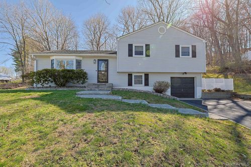 210 Varian Rd, Cortlandt Mnr, NY, 10567-1325 | Card Image