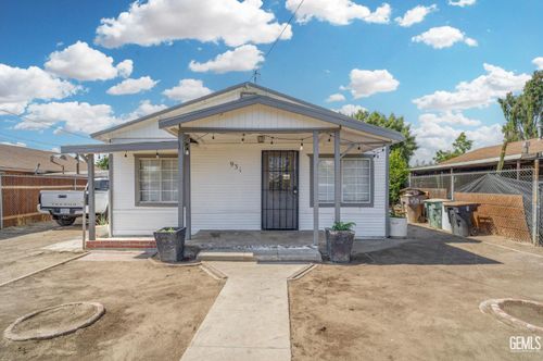 931 Texas St, Bakersfield, CA, 93307 | Card Image