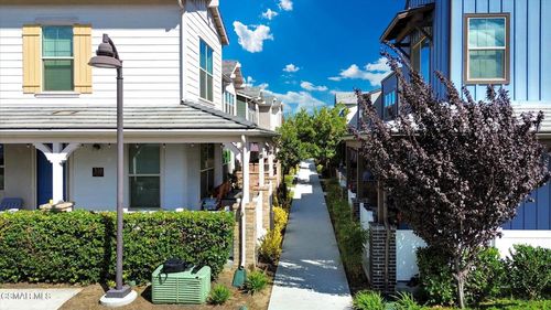 unit-4-310 Farmhouse Dr, Simi Valley, CA, 93065-8516 | Card Image