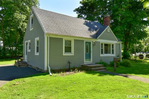 82 Rood Ave, Windsor, CT, 06095-3732 | Card Image