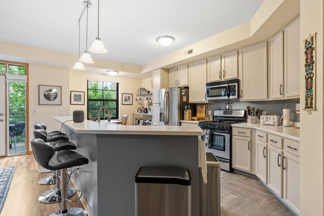 15-web-or-mls-2565 Franklin Ave 211-15.jpg | Image 7