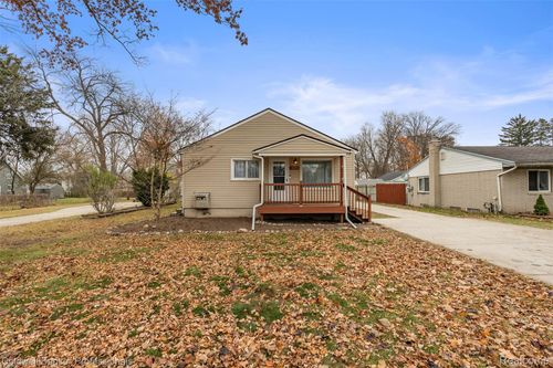 18288 Deering St, Livonia, MI, 48152-3792 | Card Image