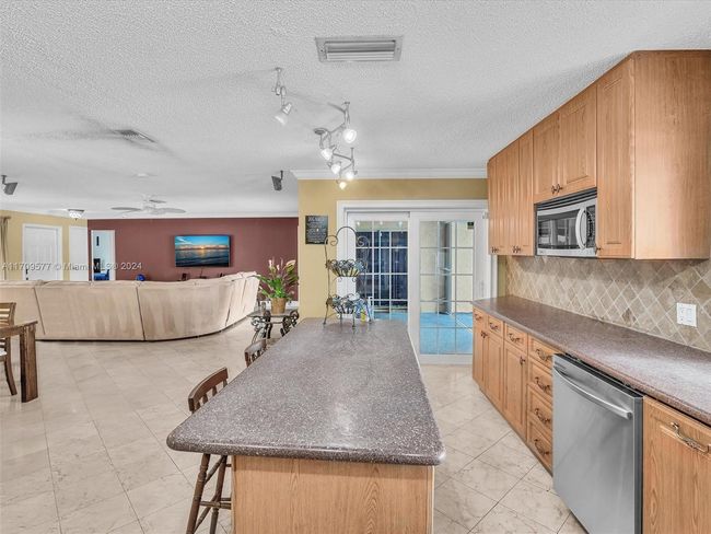 8910 Nw 7 Th Ct, House other with 3 bedrooms, 2 bathrooms and null parking in Pembroke Pines FL | Image 16