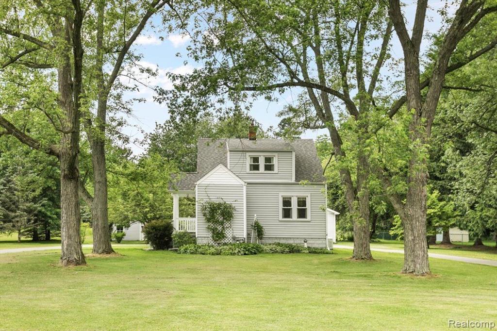 Strawberry Ln, Port Huron, MI 48060