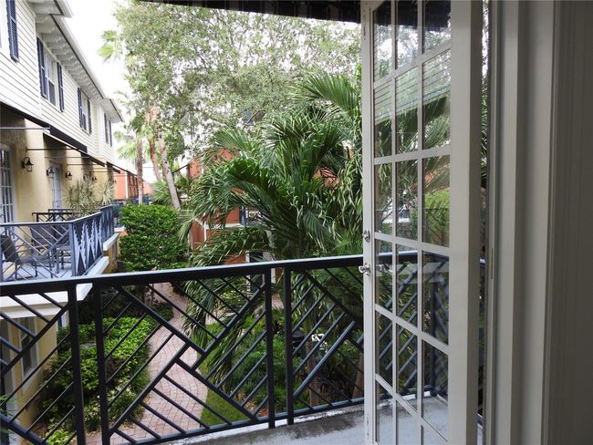 2299 - 2299 Ne 9 Th Ave, Townhouse with 3 bedrooms, 3 bathrooms and null parking in Wilton Manors FL | Image 6