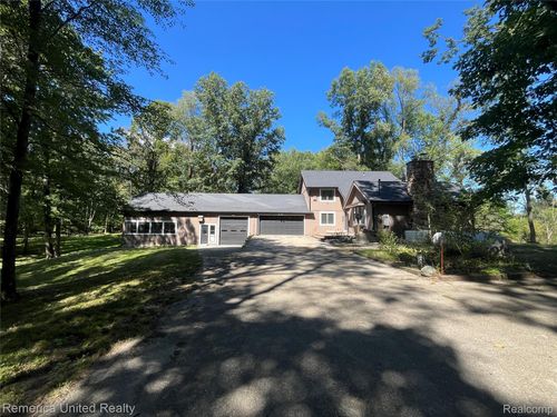 6160 Brambleberry Ln, Howell, MI, 48855-8738 | Card Image